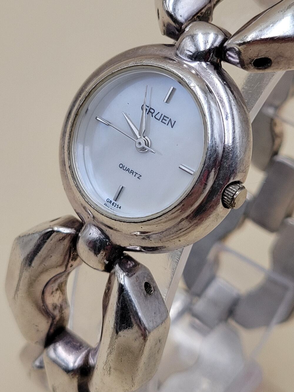 Vintage Gruen Ladies Watch Swiss Quartz ETA 902.104 Silver Tone Bracelet Rare